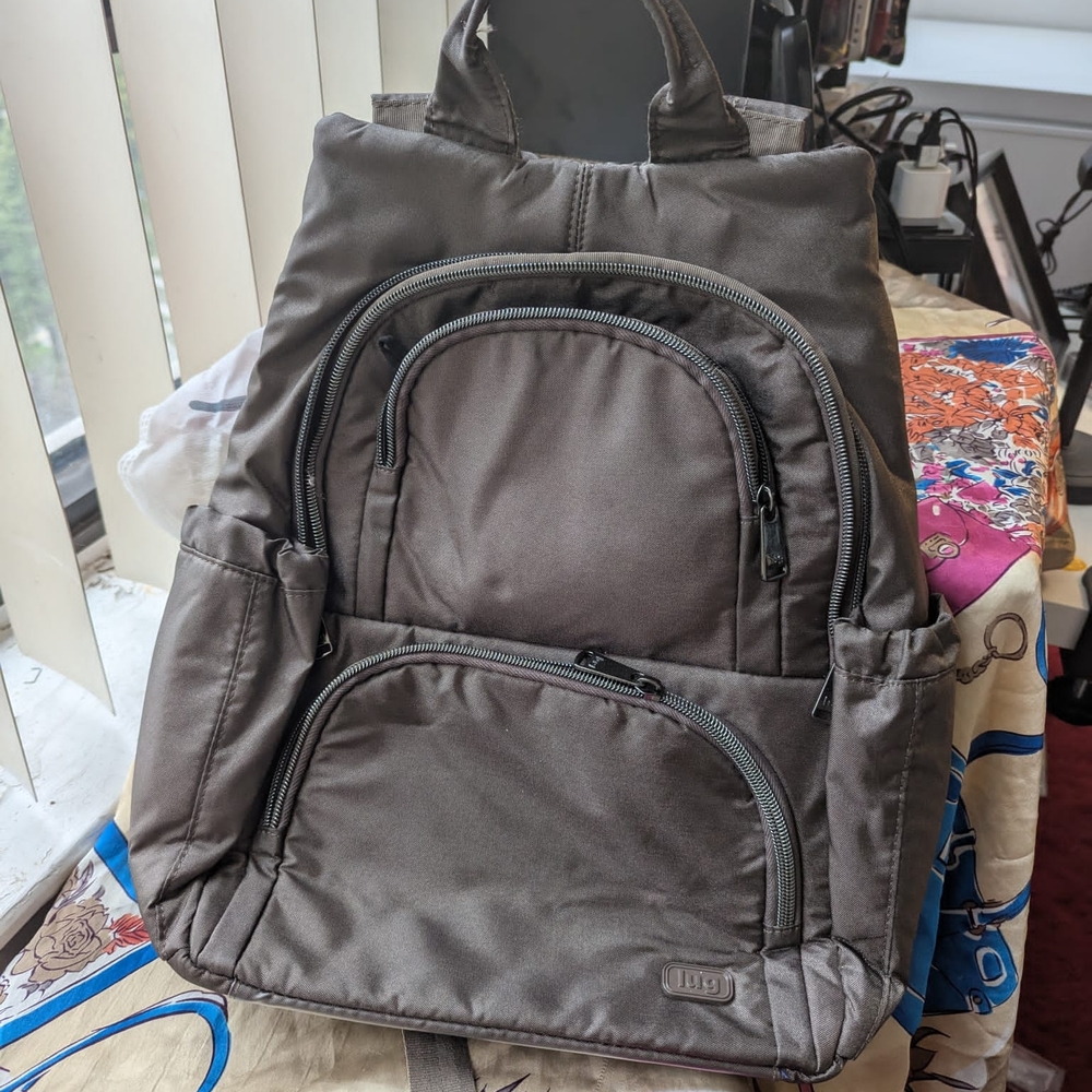 Lug Hatchback In Walnut